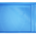 Widok z góry prostokątnego niebieskiego basenu z czterema schodkami na jednym końcu