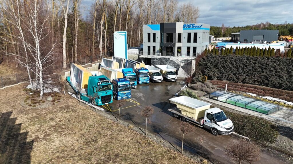 Transport ciężarowy przed biurem BBS Trans