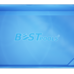 Prostokątny niebieski basen z logo Best Pools pośrodku i trzema ukośnymi stopniami w prawym dolnym rogu.